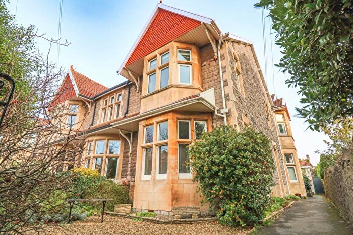 2 Bedroom Flat For Sale In Clarence Grove Road, South Ward - Exceptional Victorian Residence, BS23