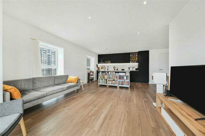 3 Bedroom Flat To Rent In Farington House, NW9