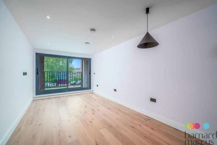 1 Bedroom Apartment To Rent In Friern Barnet Lane, London, N20
