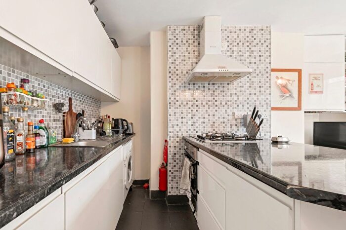 3 Bedroom Flat To Rent In Essex Road, Islington, N1