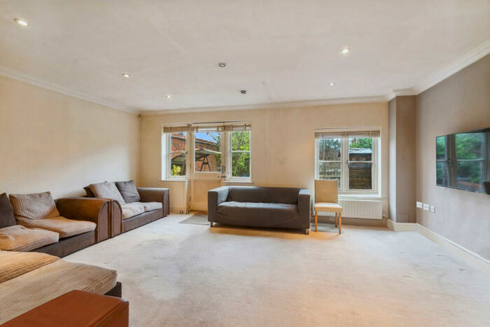 3 Bedroom Cottage To Rent In Green Lane, Stanmore, HA7