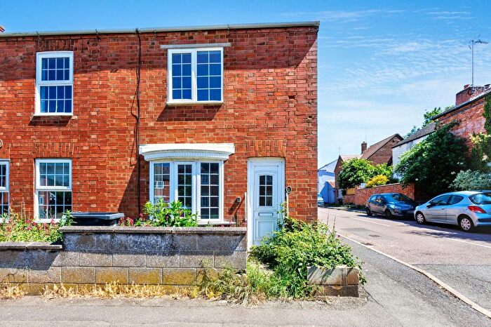 3 Bedroom End Of Terrace House For Sale In Midland Road, Thrapston, Kettering, NN14