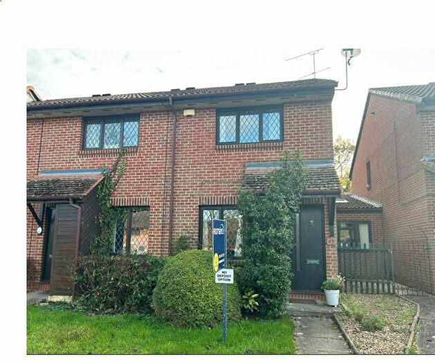 2 Bedroom End Of Terrace House To Rent In Merryman Drive, RG45