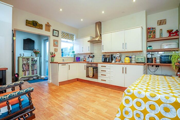 2 Bedroom Terraced House For Sale In Lower Oxford Street, Castleford, WF10