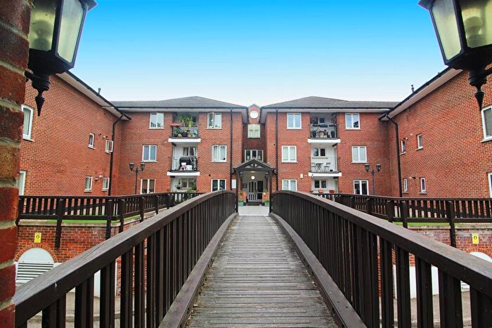 2 Bedroom Flat For Sale In Holden Road, London, N12