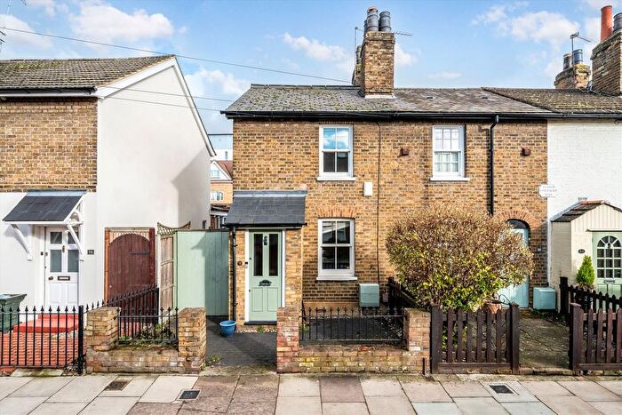 2 Bedroom End Terrace House For Sale In Linkfield Road, Isleworth, TW7