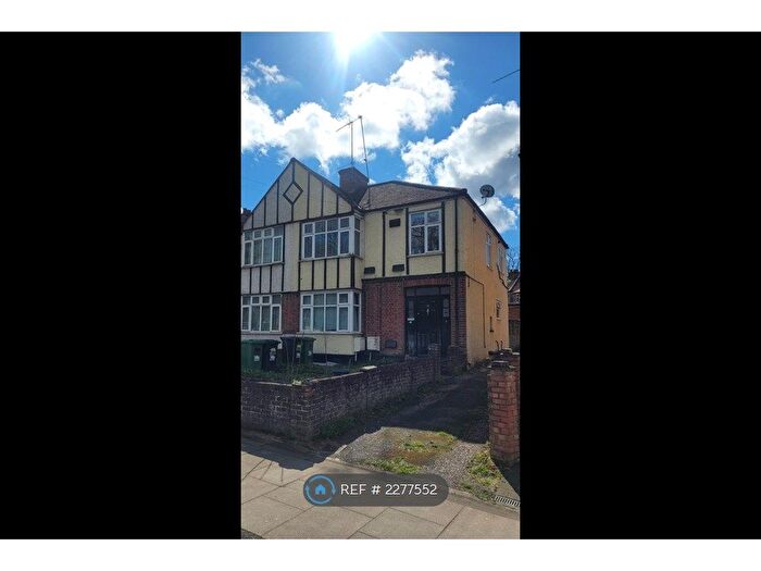 2 Bedroom Maisonette To Rent In Hillingdon Hill, Uxbridge, UB10