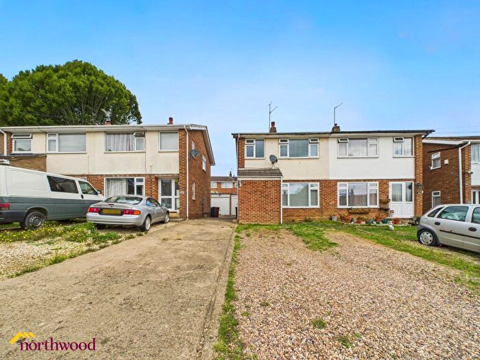 3 Bedroom Semi-Detached House For Sale In Austin Drive, Banbury, OX16