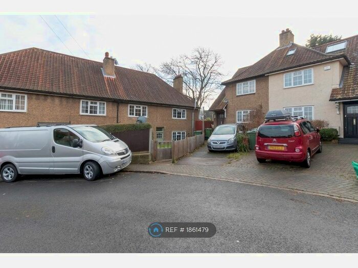 3 Bedroom Flat To Rent In Durning Road, London, SE19