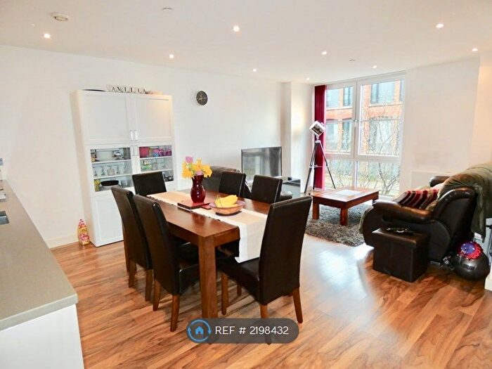 2 Bedroom Flat To Rent In Milliners Wharf, Manchester, M4
