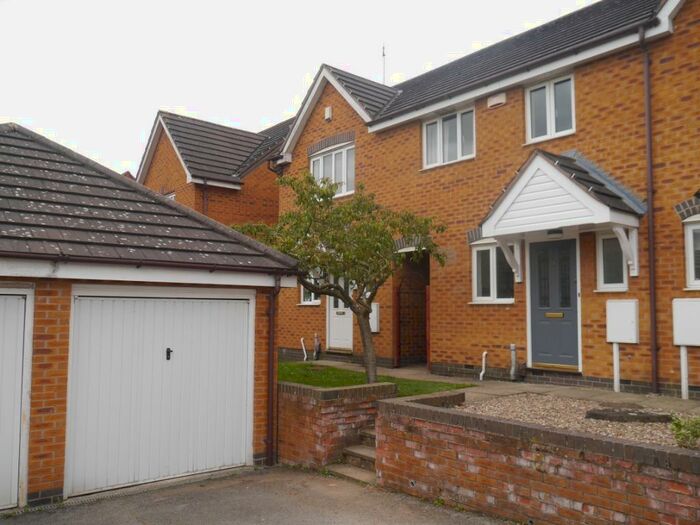 2 Bedroom Town House To Rent In Woodpecker Close, Bingham, NG13