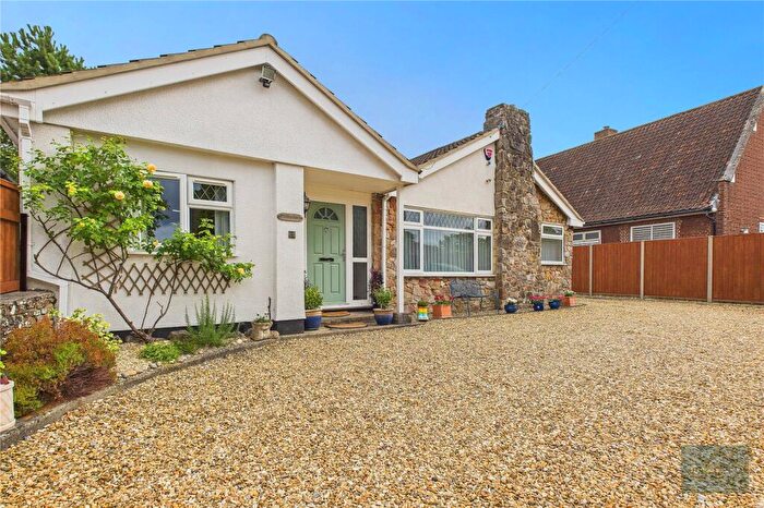 4 Bedroom Bungalow For Sale In Gloucester Road, Almondsbury, BS32