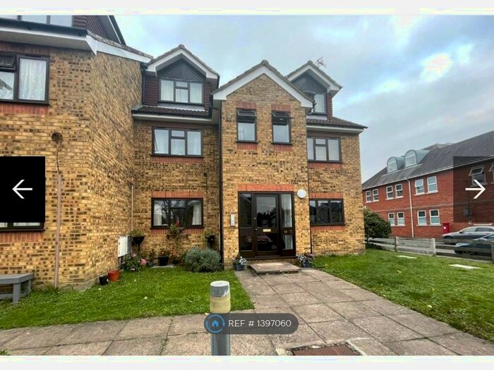 1 Bedroom Flat To Rent In Claremont Road, Staines Upon Thames, TW18