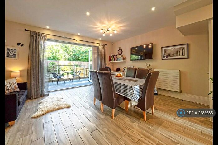 4 Bedroom Semi-Detached House To Rent In Wellston Crescent, London, N14