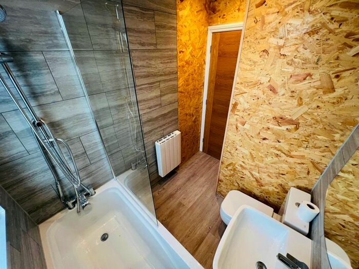 2 Bedroom Flat To Rent In Wood Street, London, E17