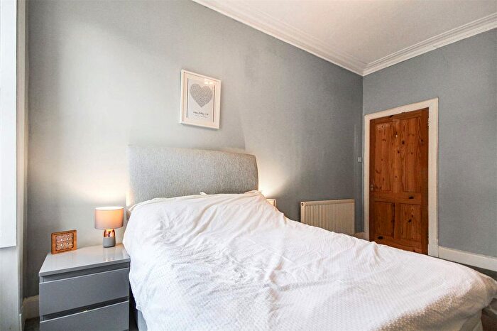 2 Bedroom Flat For Sale In Dryburgh Avenue, Rutherglen, Glasgow, South Lanarkshire, G73
