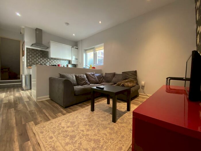 1 Bedroom Flat To Rent In Llanbleddian Gardens, Cathays, CF24