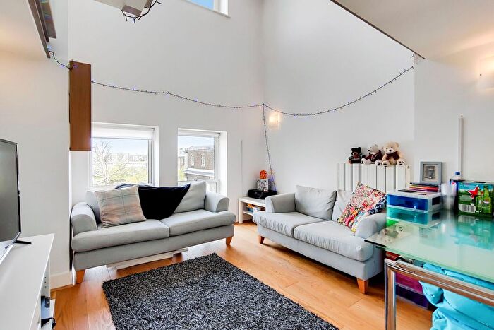 3 Bedroom Flat To Rent In Cadogan Road, Woolwich, London, SE18