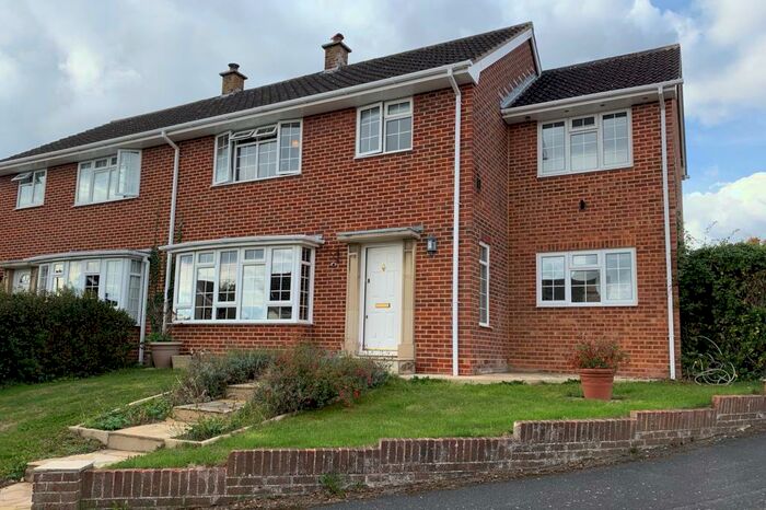 4 Bedroom Semi-Detached House To Rent In Rosedale Close, Titchfield, PO14