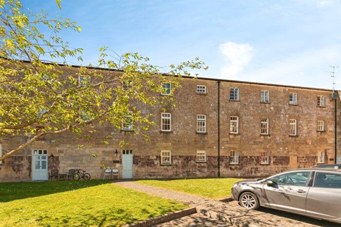 2 Bedroom Flat For Sale In Kempthorne Lane, Bath, BA2