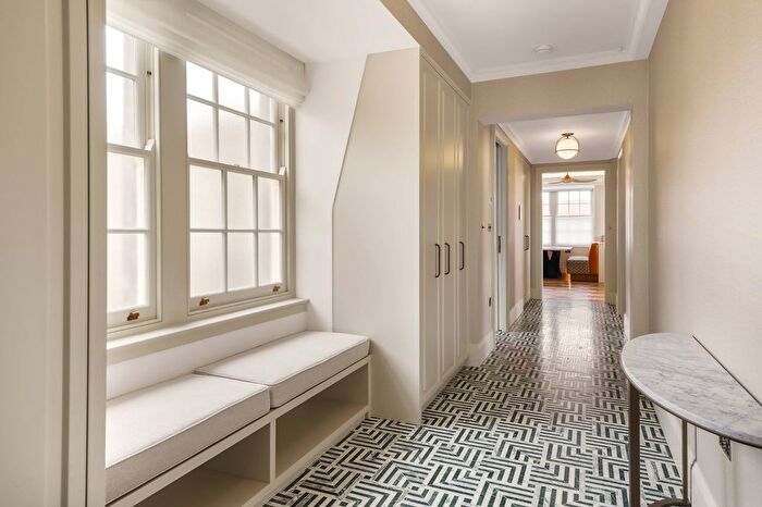 2 Bedroom Flat For Sale In Campden Hill Gate, Duchess Of Bedfords Walk, London, W8