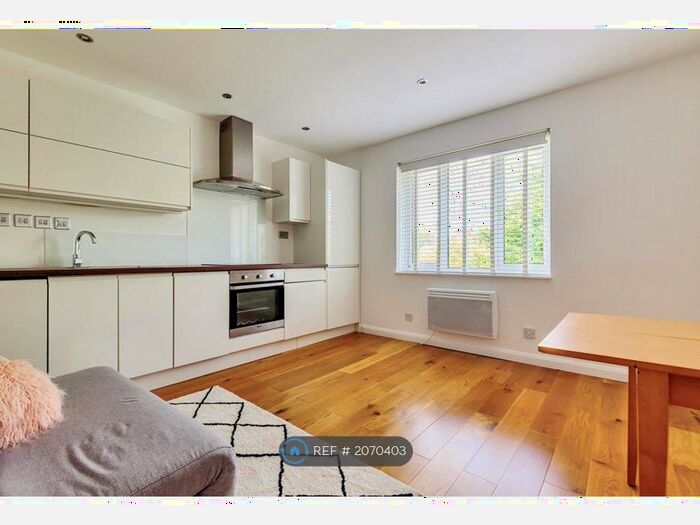 1 Bedroom Flat To Rent In Bramley Court, Barnet, EN4