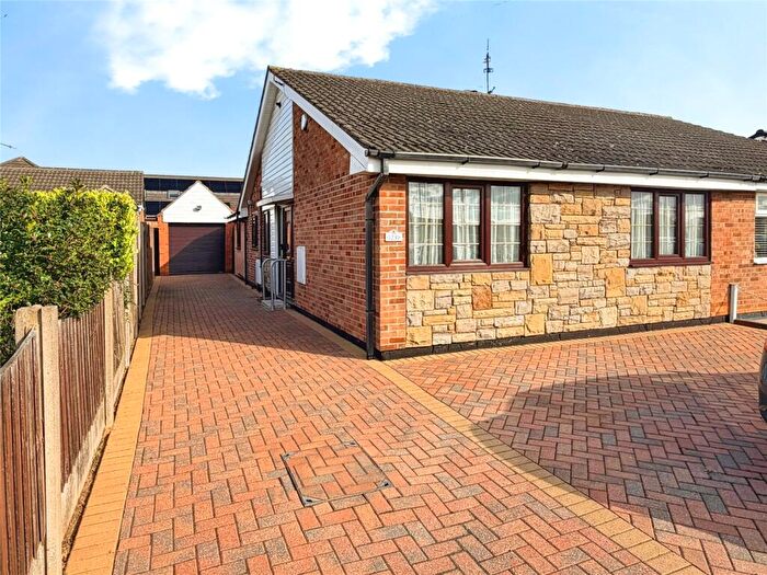 2 Bedroom Bungalow For Sale In Hallcroft Drive, Armthorpe, Doncaster, South Yorkshire, DN3