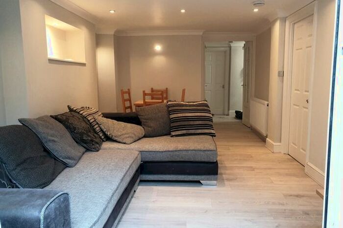 3 Bedroom Flat To Rent In Geoffrey Road, London, SE4