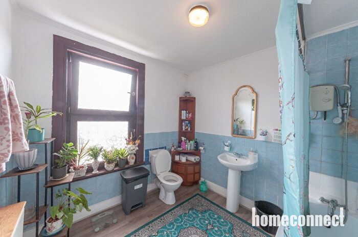 3 Bedroom Semi-Detached House To Rent In Lansdowne Road, Ilford, IG3