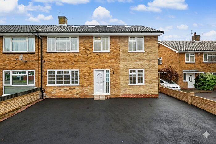 3 Bedroom Flat For Sale In Wallis Avenue, Maidstone, ME15