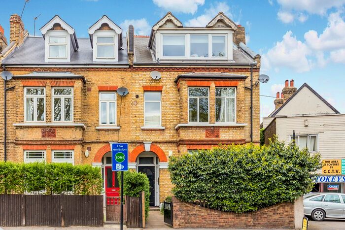 2 Bedroom Flat To Rent In West Hill, London, SW15