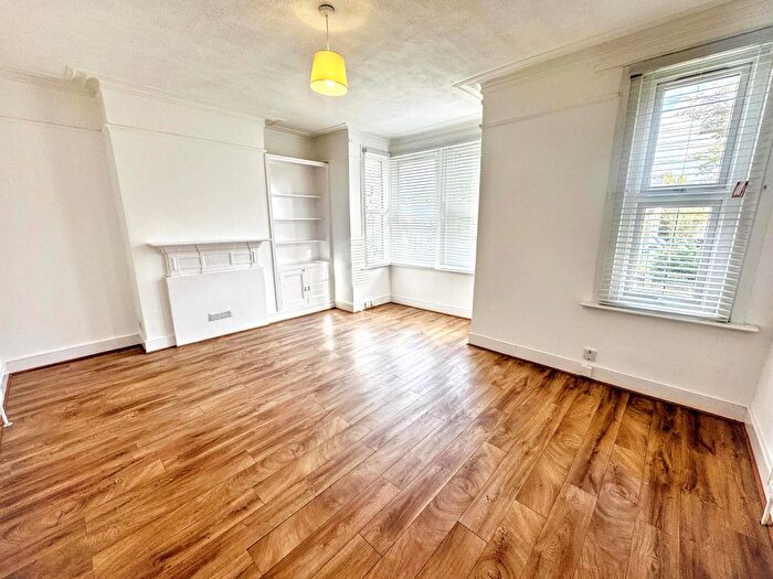 2 Bedroom Flat To Rent In Vicarage Road, Leyton, E10