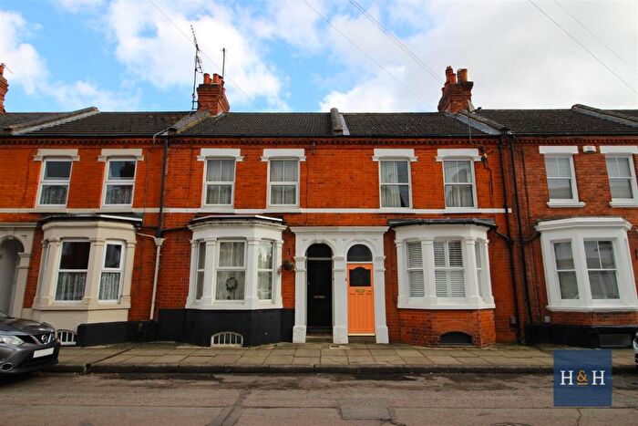3 Bedroom House To Rent In Holly Road, Abington -, NN1