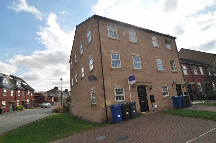 2 Bedroom Town House To Rent In Wade Close, Grimethorpe, S72