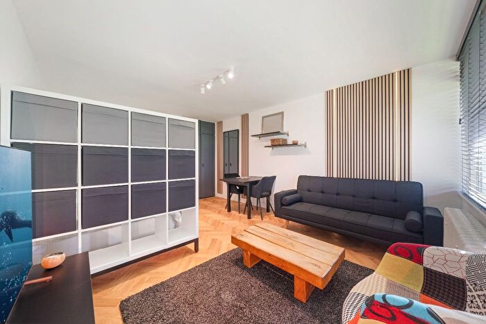 Studio To Rent In Selden House, Churchill Gardens, London, SW1V