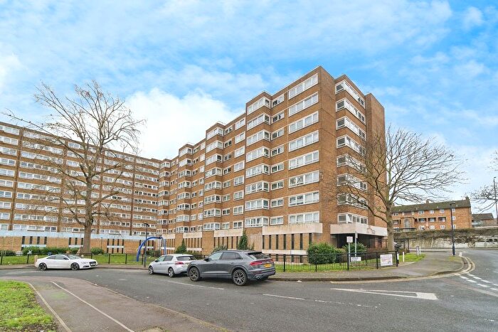 2 Bedroom Flat For Sale In Leda Road, London, SE18