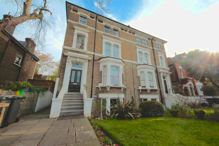 2 Bedroom Flat To Rent In Knatchbull Road, London, SE5