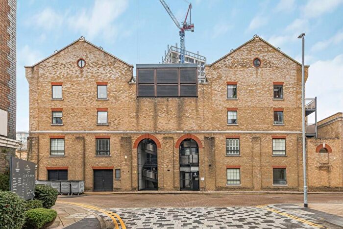 2 Bedroom Flat To Rent In York Road, Battersea, London, SW11