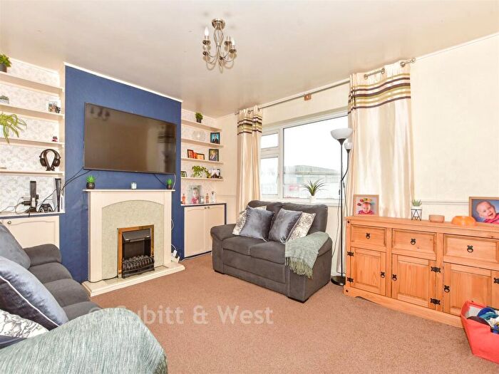 3 Bedroom Flat For Sale In Fairlands, Bognor Regis, West Sussex, PO22
