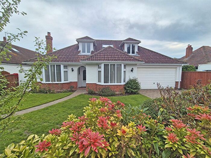 4 Bedroom Detached House For Sale In Fernhill Road, New Milton, Hampshire, BH25