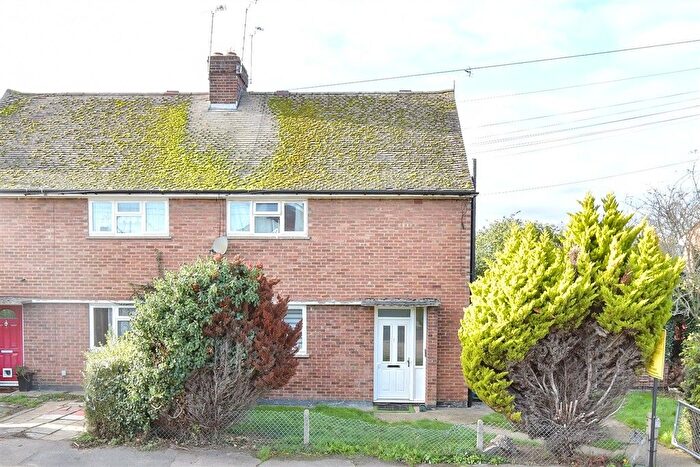 1 Bedroom Maisonette For Sale In Appletree Way, Wickford, Essex, SS11