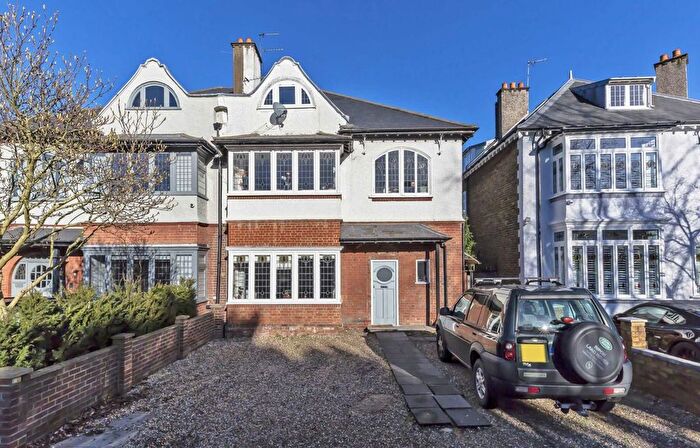 2 Bedroom Flat To Rent In Prentis Road, Streahtam, SW16