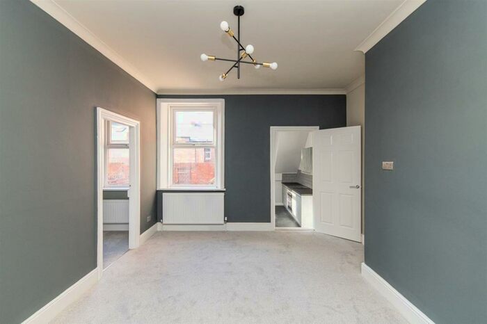 2 Bedroom Flat To Rent In Rodsley Avenue, Gateshead, Tyne And Wear, NE8