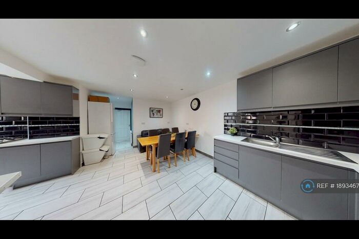 9 Bedroom Semi-Detached House To Rent In Charter Avenue, Coventry, CV4