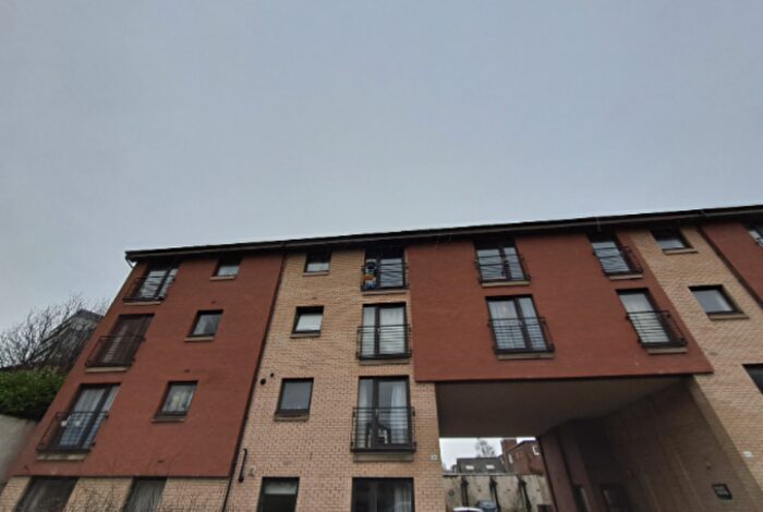 2 Bedroom Flat To Rent In , Grovepark Street, G20