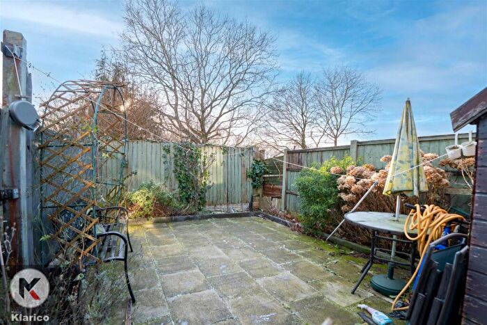 3 Bedroom End Of Terrace House For Sale In Blythswood Road, Birmingham, B11