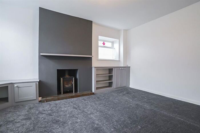 2 Bedroom End Of Terrace House To Rent In Bury Road, Rawtenstall, BB4