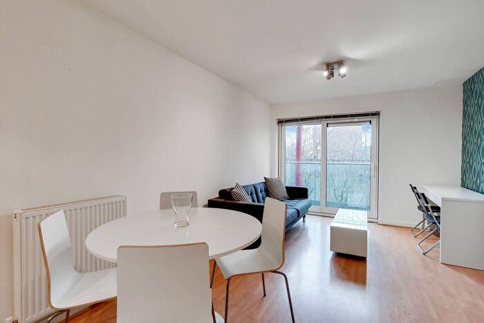 1 Bedroom Flat To Rent In Commercial Road, Limehouse, London, E14