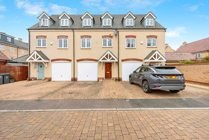 4 Bedroom Terraced House For Sale In Woodpecker Gardens, Bedford, Bedfordshire, MK42