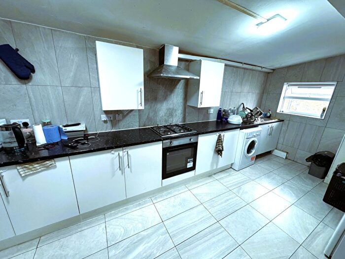 3 Bedroom Flat To Rent In Romford Road, London, E7